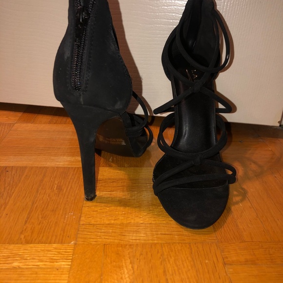 Black heels - Picture 3 of 4